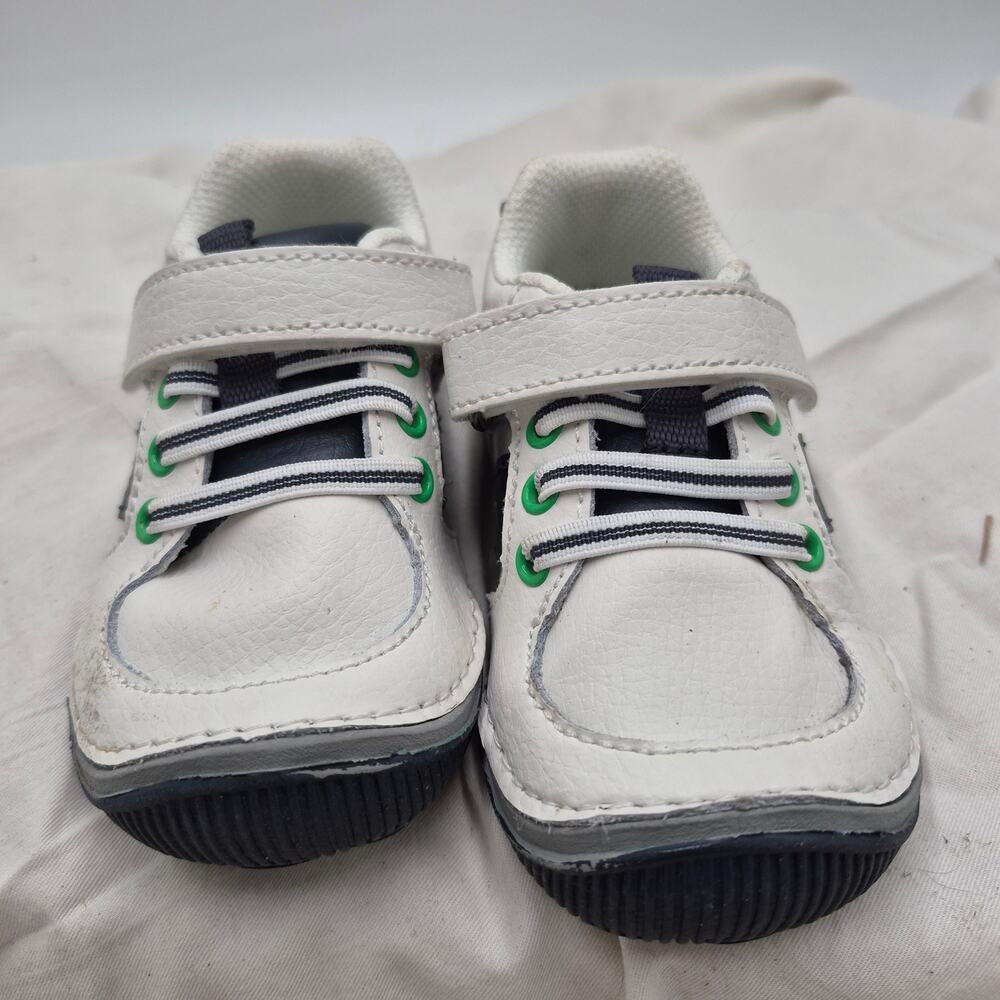 Stride Rite Wes kid's leather sneakers in white with navy blue size 6 WIDE